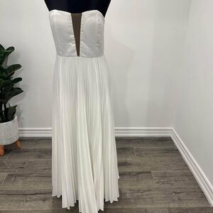 Elegant White Strapless Dress